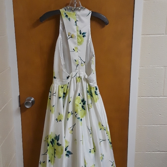 Sleeveless Floral Prom Dress - Picture 2 of 8